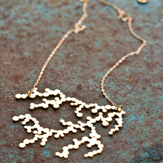Coral_necklace_gold_medium